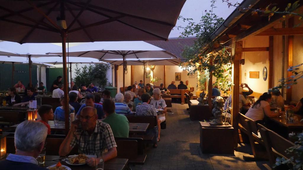 Hotel & Brauerei-Gasthof Neuwirt Neuburg an Der Donau Buitenkant foto